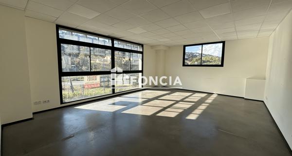 À vendre Local commercial 7 pièces 147 m² - Hyères 83400