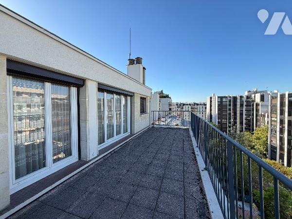 Paris 17ème Roger Bacon - 2 pièces 51m² - terrasse 31 m² - dernier étage avec ascenseur