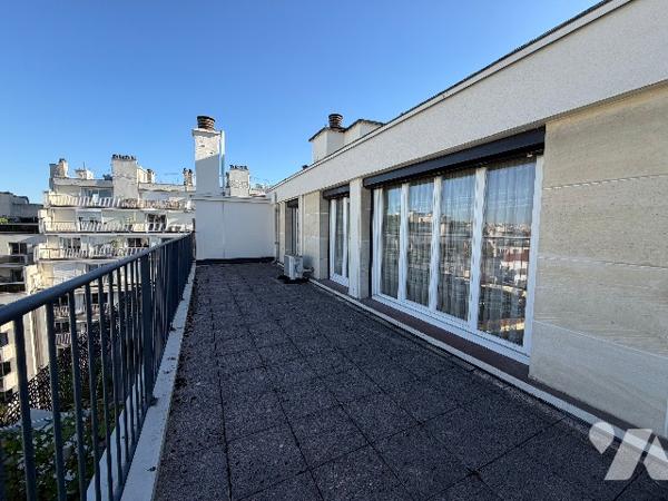 Paris 17ème Roger Bacon - 2 pièces 51m² - terrasse 31 m² - dernier étage avec ascenseur