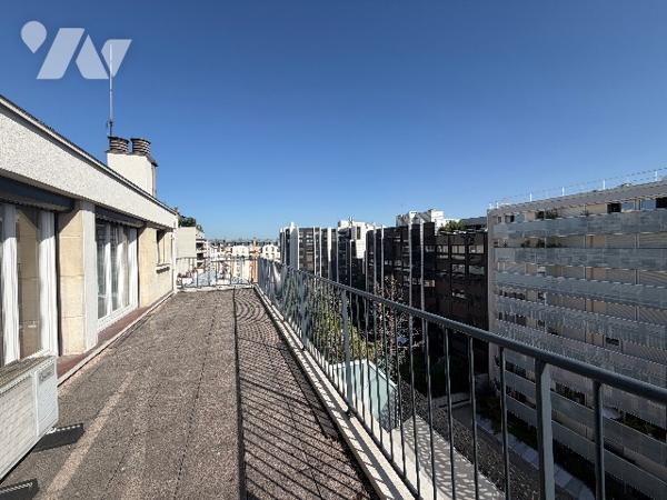 Paris 17ème Roger Bacon - 2 pièces 51m² - terrasse 31 m² - dernier étage avec ascenseur