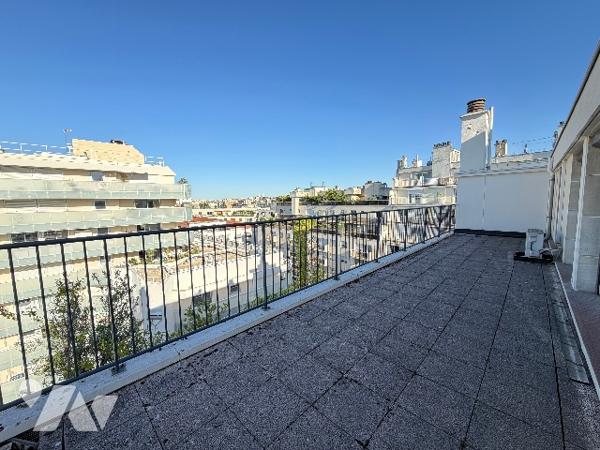Paris 17ème Roger Bacon - 2 pièces 51m² - terrasse 31 m² - dernier étage avec ascenseur