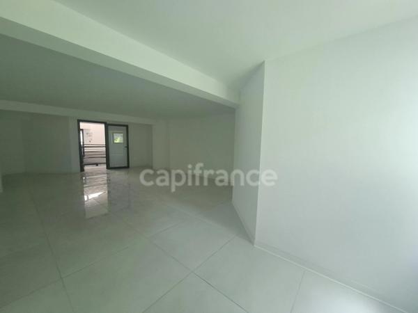 A Louer - Local professionnel de 46m² - Fort de France Zone Franche de Dillon