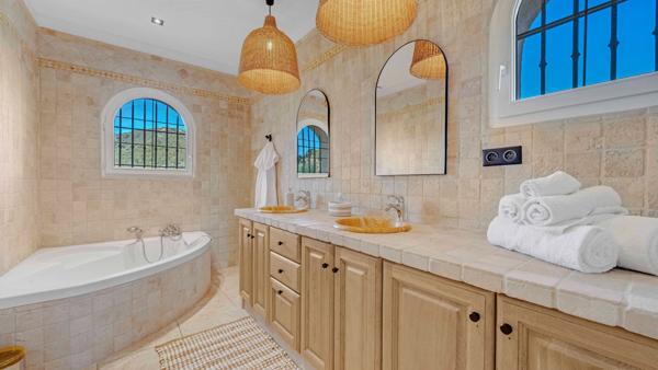Vente Maison de maître Grimaud 12 Pièces 464 m²