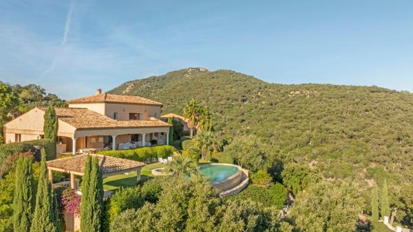 Vente Maison de maître Grimaud 12 Pièces 464 m²