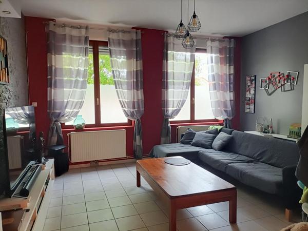 maison mitoyenne avec du potentiel et chaleureuse