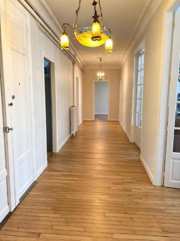 Reims- Appartement  de caractère avec garage fermé- hyper centre 146 m2