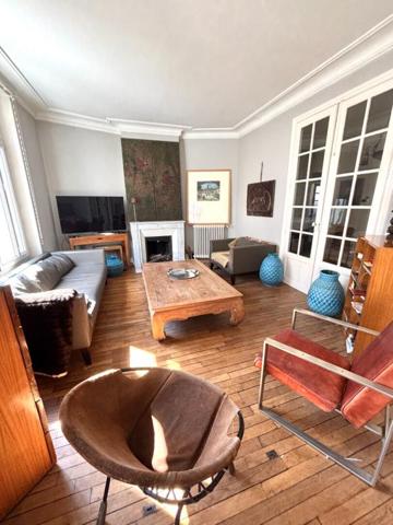 Reims- Appartement  de caractère avec garage fermé- hyper centre 146 m2