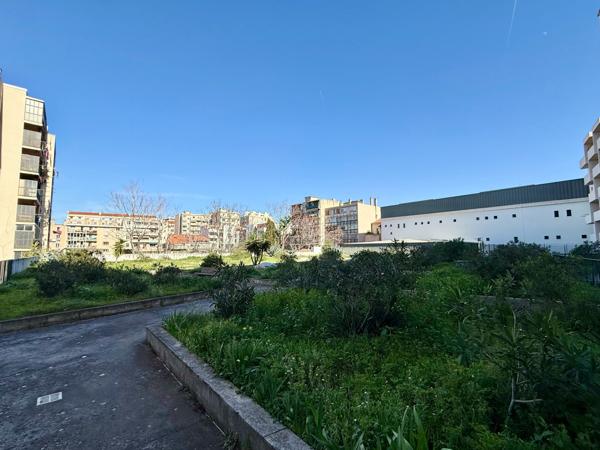 Marseille (13005) À LOUER - Studio meublé avec jardin commun - 13005 Marseille