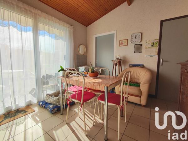 Maison 3 pièces de 47 m² à Roumazières-Loubert (16270)