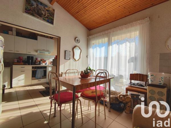 Maison 3 pièces de 47 m² à Roumazières-Loubert (16270)