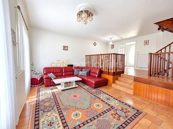 Vente
                Maison93 m² - 4 Pièces -
                    SAINT JEAN DE LA RUELLE (45140)
