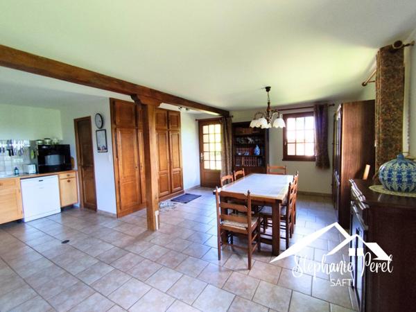 Maison de charme avec toit en chaume à Peyrelevade – Équipements de qualité et cadre idyllique !