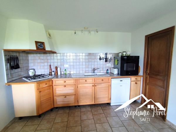 Maison de charme avec toit en chaume à Peyrelevade – Équipements de qualité et cadre idyllique !