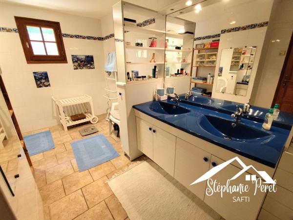 Maison de charme avec toit en chaume à Peyrelevade – Équipements de qualité et cadre idyllique !