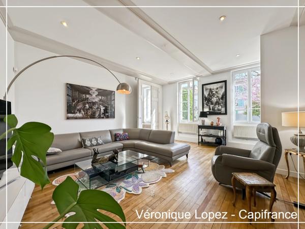 Agen quartier Préfecture, élégante demeure du XIXe siècle de 292 m² avec ascenseur, jardin, garage et piscine.