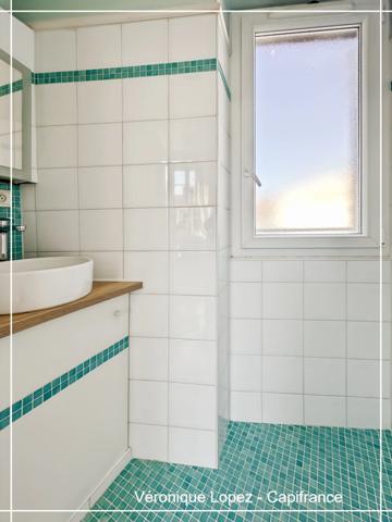 Agen quartier Préfecture, élégante demeure du XIXe siècle de 292 m² avec ascenseur, jardin, garage et piscine.