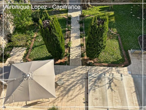 Agen quartier Préfecture, élégante demeure du XIXe siècle de 292 m² avec ascenseur, jardin, garage et piscine.