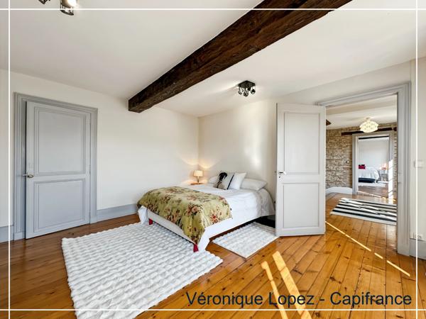 Agen quartier Préfecture, élégante demeure du XIXe siècle de 292 m² avec ascenseur, jardin, garage et piscine.