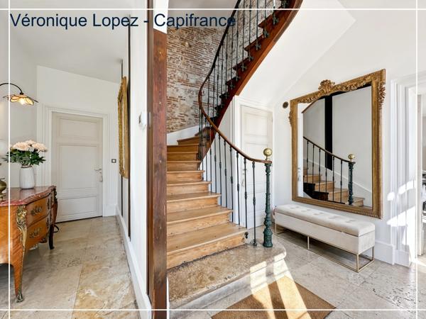 Agen quartier Préfecture, élégante demeure du XIXe siècle de 292 m² avec ascenseur, jardin, garage et piscine.