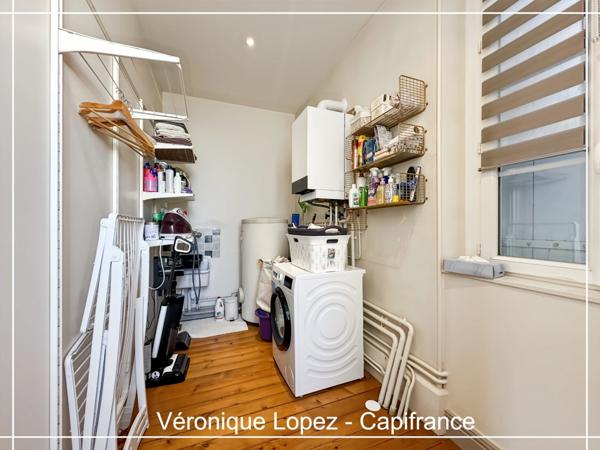 Agen quartier Préfecture, élégante demeure du XIXe siècle de 292 m² avec ascenseur, jardin, garage et piscine.