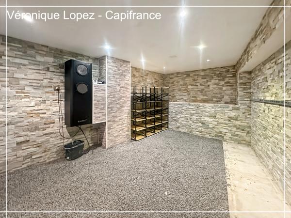 Agen quartier Préfecture, élégante demeure du XIXe siècle de 292 m² avec ascenseur, jardin, garage et piscine.