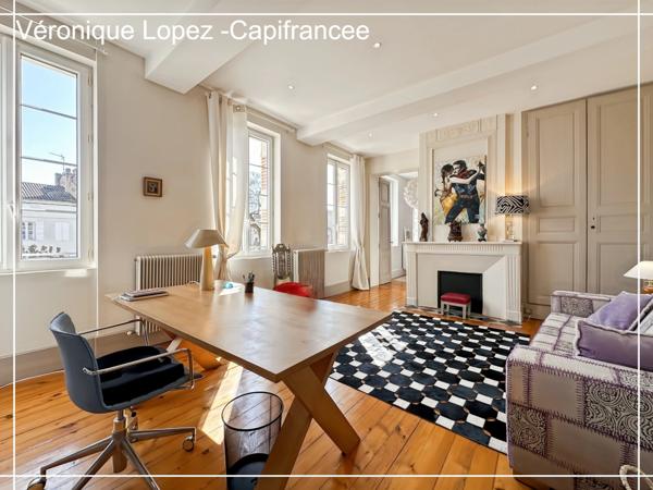 Agen quartier Préfecture, élégante demeure du XIXe siècle de 292 m² avec ascenseur, jardin, garage et piscine.