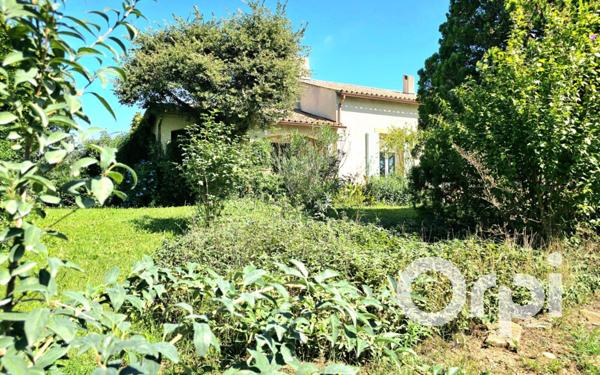 Maison à vendre    11 pièces •  Saint-Martin-de-Crau