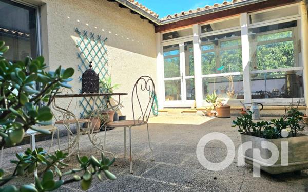 Maison à vendre    11 pièces •  Saint-Martin-de-Crau