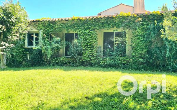 Maison à vendre    11 pièces •  Saint-Martin-de-Crau