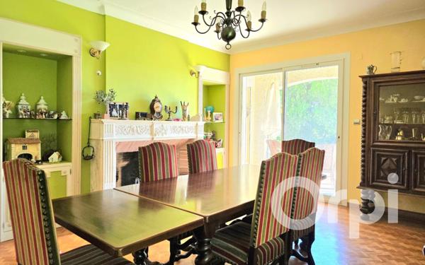 Maison à vendre    11 pièces •  Saint-Martin-de-Crau