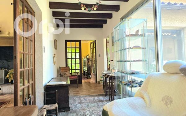 Maison à vendre    11 pièces •  Saint-Martin-de-Crau