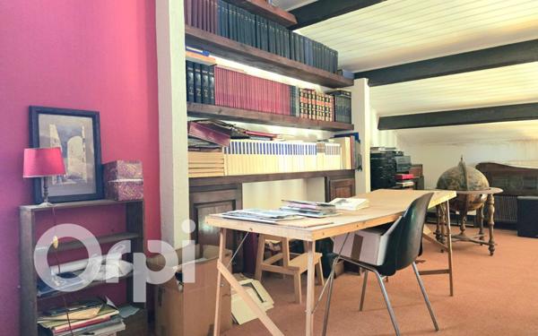 Maison à vendre    11 pièces •  Saint-Martin-de-Crau