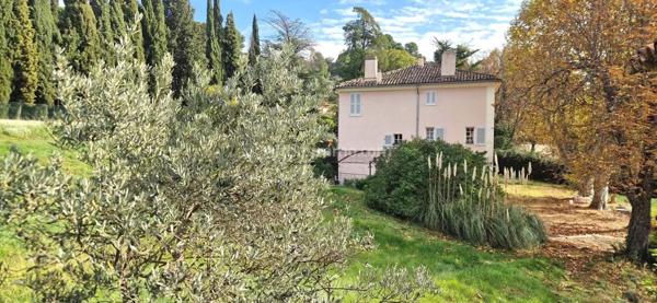 Vente Maison 15 pièces 383 m2 à Aups