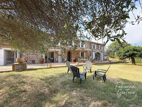 Gonfaron, superbe domaine de caractère à 35km de Saint-tropez