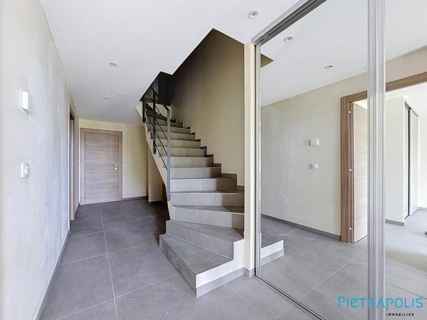Villa comtemporaine de standing 208m2