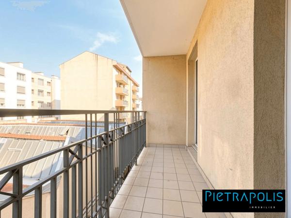 Appartement T3 de 79m2 traversant avec 2 balcons et plase de parking en sous-sol