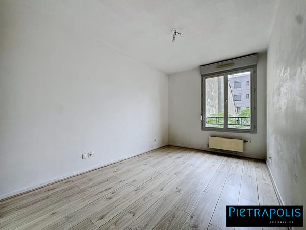 Appartement T3 de 79m2 traversant avec 2 balcons et plase de parking en sous-sol