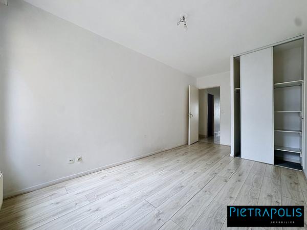 Appartement T3 de 79m2 traversant avec 2 balcons et plase de parking en sous-sol