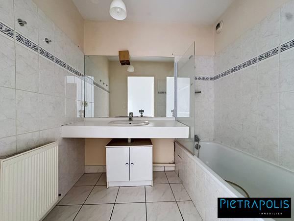 Appartement T3 de 79m2 traversant avec 2 balcons et plase de parking en sous-sol