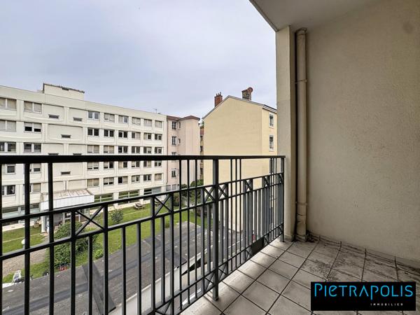 Appartement T3 de 79m2 traversant avec 2 balcons et plase de parking en sous-sol