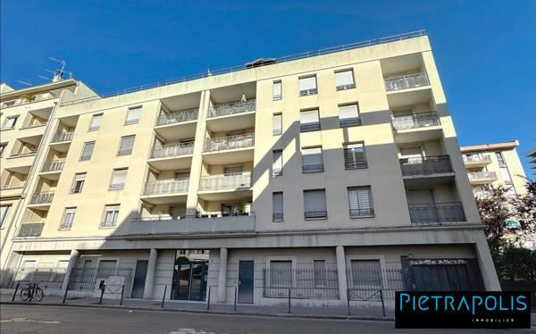 Appartement T3 de 79m2 traversant avec 2 balcons et plase de parking en sous-sol