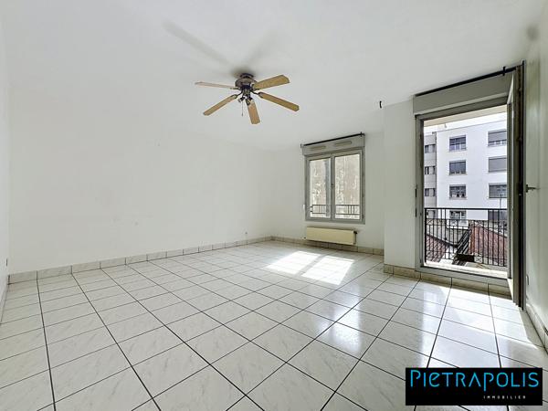 Appartement T3 de 79m2 traversant avec 2 balcons et plase de parking en sous-sol