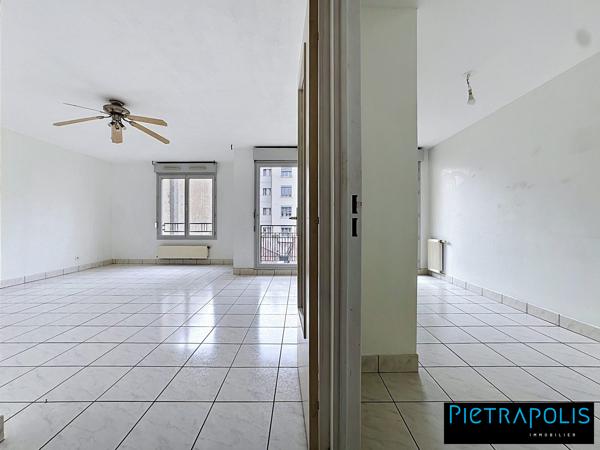 Appartement T3 de 79m2 traversant avec 2 balcons et plase de parking en sous-sol