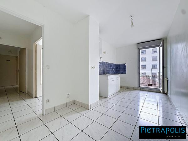 Appartement T3 de 79m2 traversant avec 2 balcons et plase de parking en sous-sol