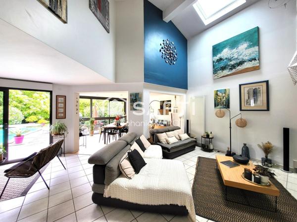 Havre de paix avec piscine et garage à Pessac-Sardine