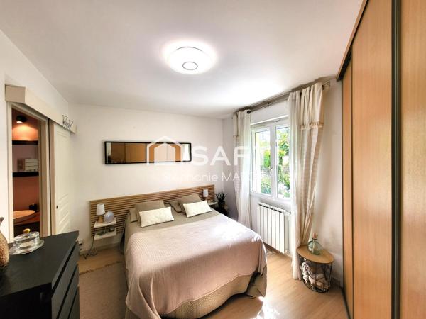 Havre de paix avec piscine et garage à Pessac-Sardine