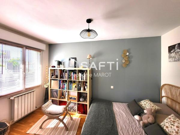 Havre de paix avec piscine et garage à Pessac-Sardine