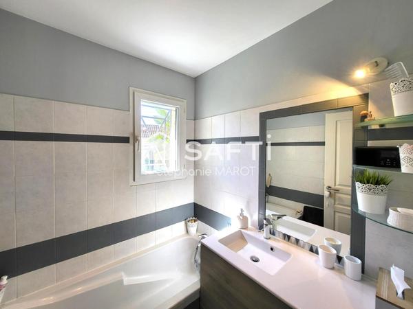 Havre de paix avec piscine et garage à Pessac-Sardine