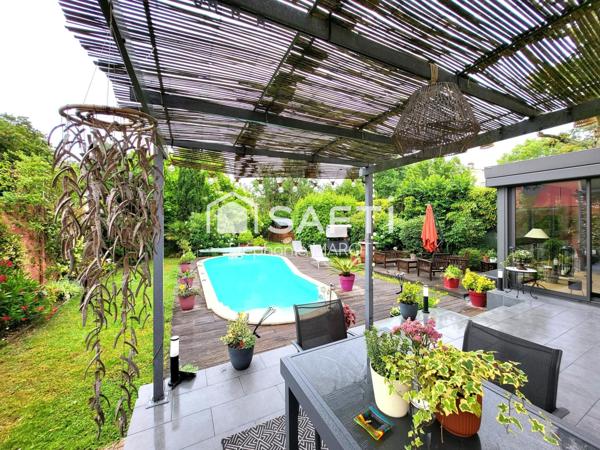 Havre de paix avec piscine et garage à Pessac-Sardine