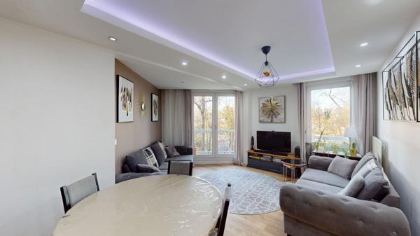 Le Port-Marly ? Appartement 4 pièces entièrement rénové, balcon, vue verdoyante, double box